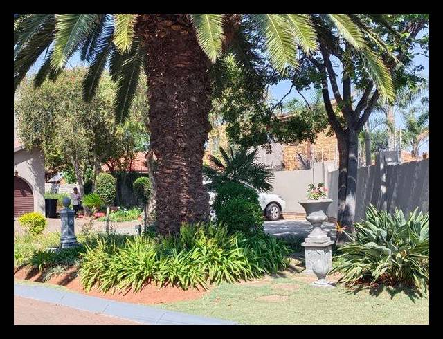 2 BEDROOM TOWNHOUSE FOR SALE IN GLEN MARAIS